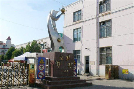 城洲际花园三室两厅一卫毛坯房出售带储藏室